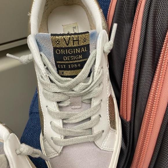 Golden Goose White and Gold Sneakers - Picture 3 of 3
